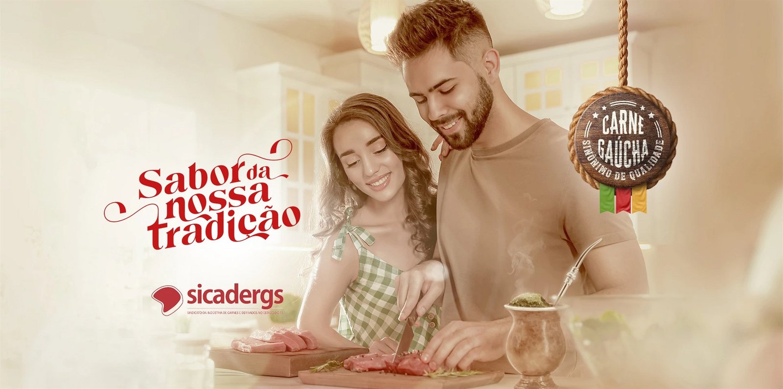 Peça da campanha: casal preparando carne em casa, com o selo Carne Gaúcha e a assinatura “Sabor da nossa tradição”.